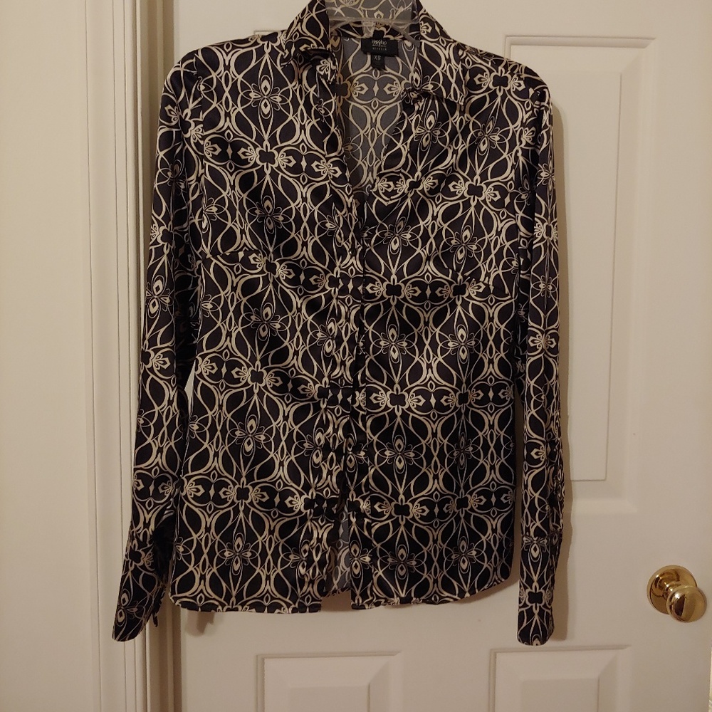 🌺3/$25 - Mossimo silky button up blouse🌺